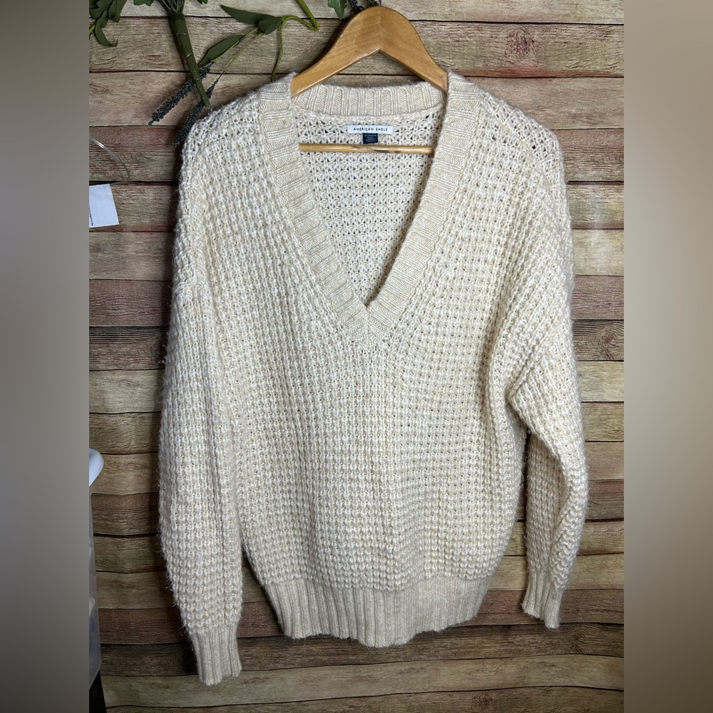 American Eagle Ivory Pullover V-Neck Sweater Women’s Size XS